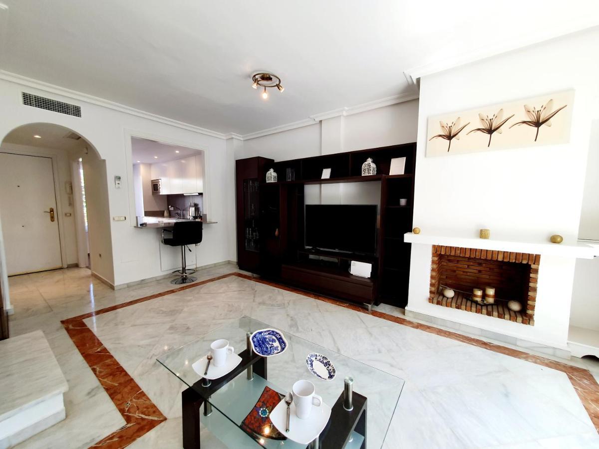 Lomas De Cabopino House Apartment Marbella Bagian luar foto